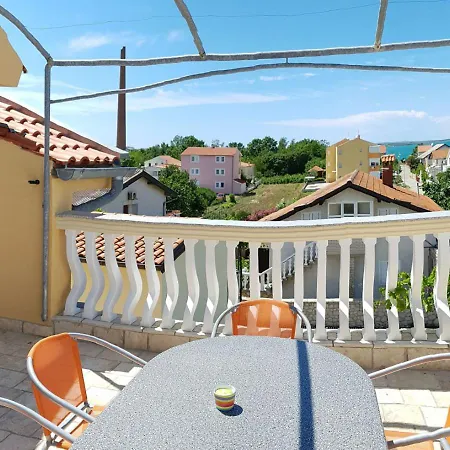 Sunset Apartment *